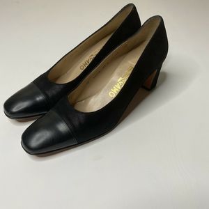 Salvatore Ferragamo Pumps Sz 7.5 AA Square Toe